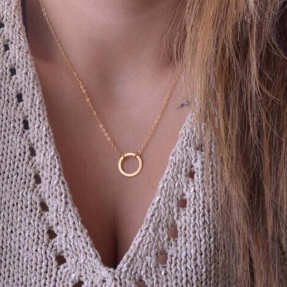 Pendant Circle Necklace - Picture 2 of 2